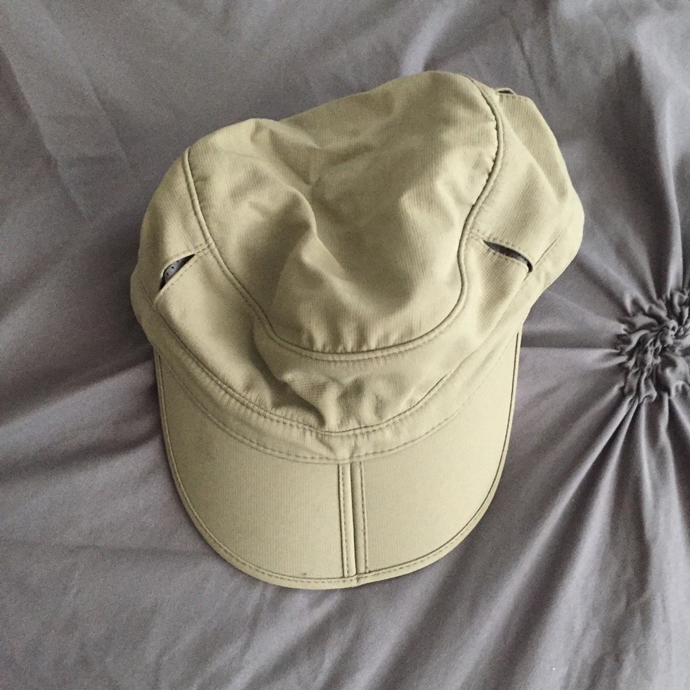 REI green hat